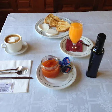 Hotel Matias *